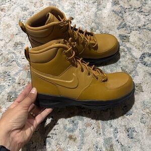 Nike Brown High-Top Boots